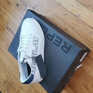 REPLA SHOES FOR MEN SIZE 9  white and blue 💙